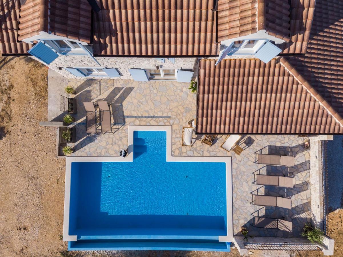 Brand New Cara D Oro, Vrana Villa
