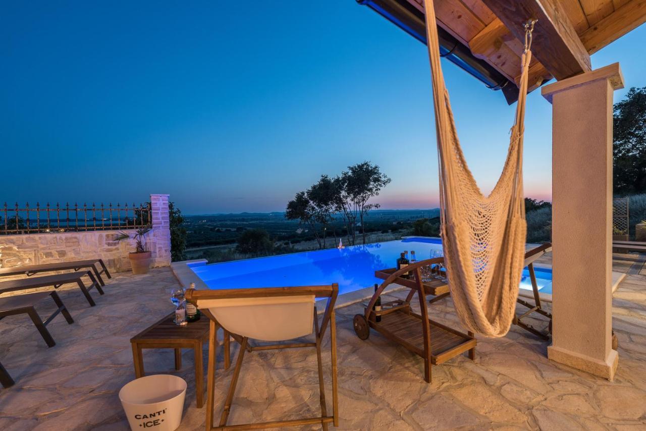 Brand New Cara D Oro, Vrana Villa