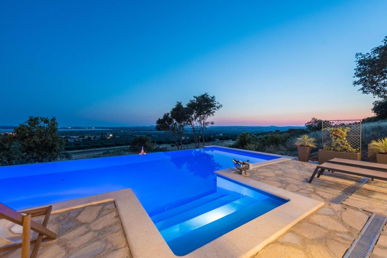 Brand New Cara D Oro, Vrana Villa