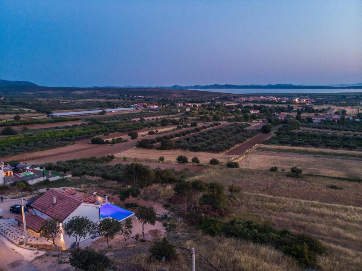 Brand New Cara D Oro, Vrana Villa